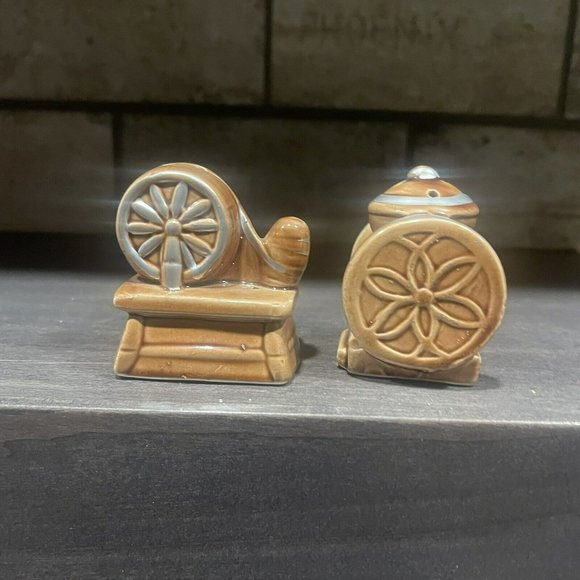 Vintage Spinning Wheel and Coffee Grinder Salt and Pepper Shakers - Enesco Japan - Picture 5 of 9